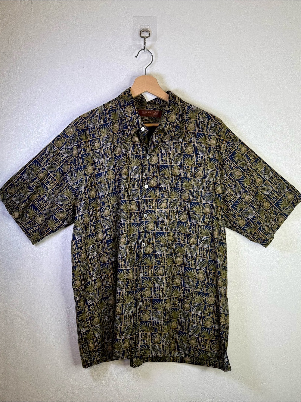 Tori Richard Hawaiian Shirt Men's Lrg Cotton Lawn Pineapple Palm Tree Grid Aloha